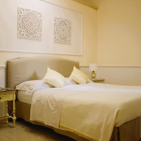 Dimora Le Tre Muse Guesthouse Lecce Esterno foto