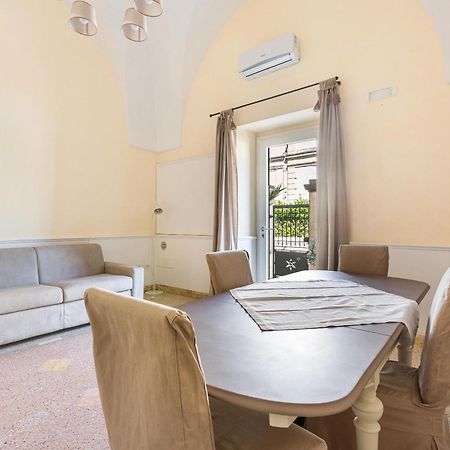 Dimora Le Tre Muse Guesthouse Lecce Esterno foto