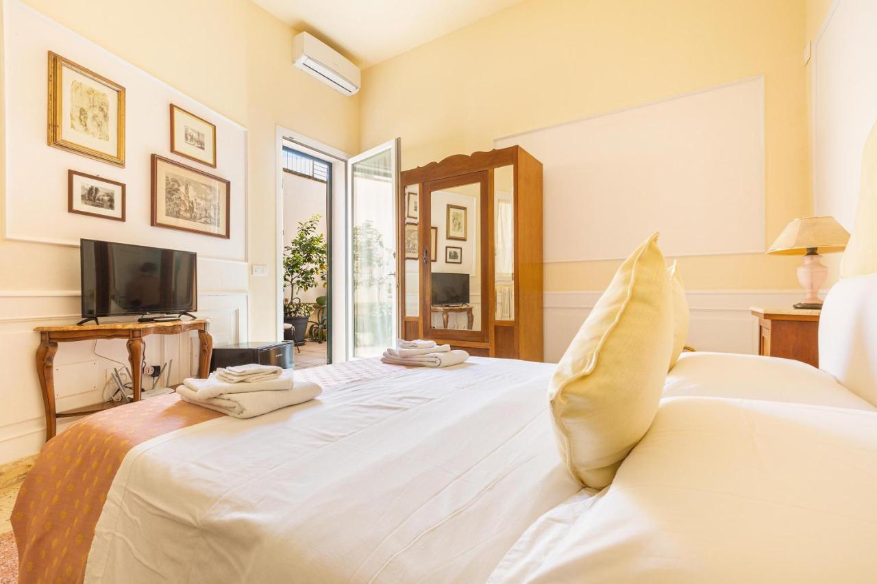 Dimora Le Tre Muse Guesthouse Lecce Esterno foto