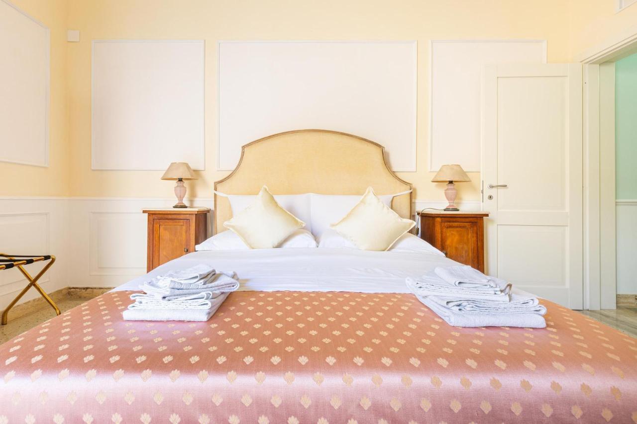 Dimora Le Tre Muse Guesthouse Lecce Esterno foto