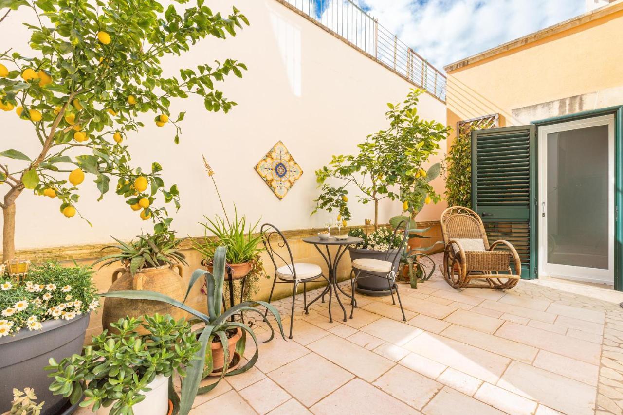Dimora Le Tre Muse Guesthouse Lecce Esterno foto