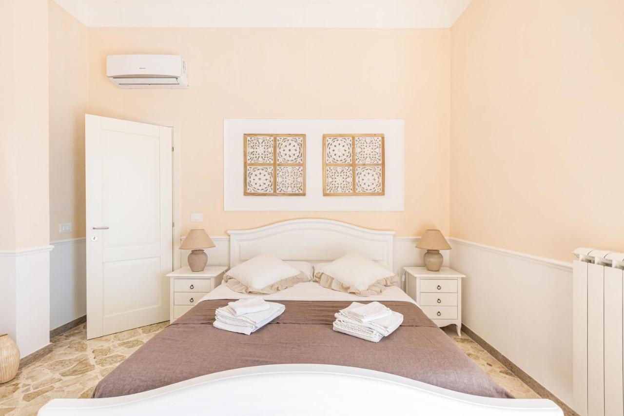 Dimora Le Tre Muse Guesthouse Lecce Esterno foto