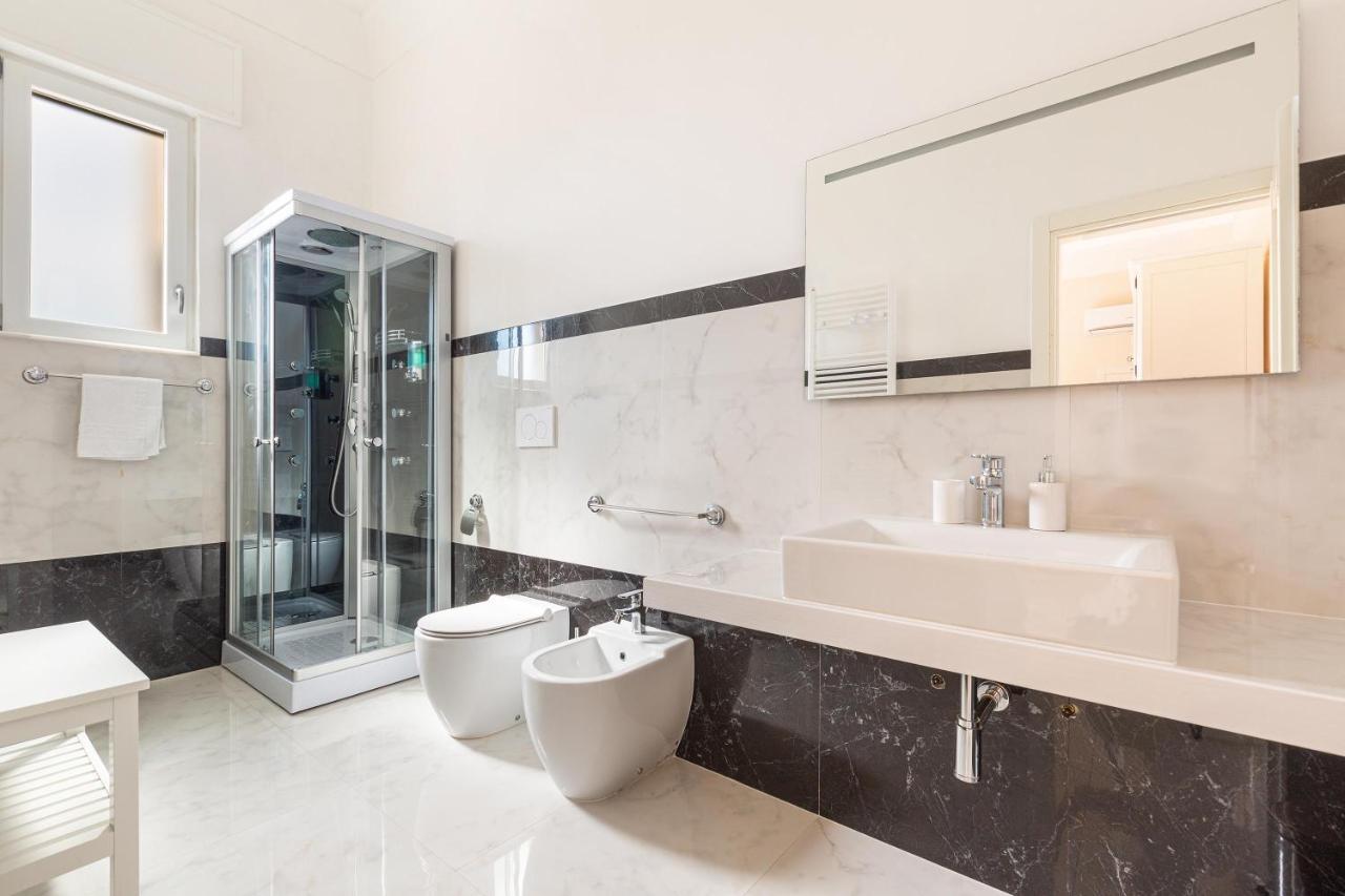 Dimora Le Tre Muse Guesthouse Lecce Esterno foto
