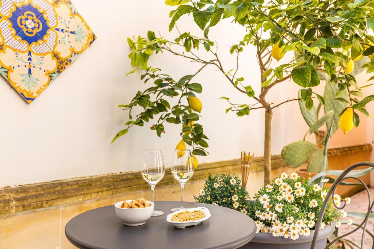 Dimora Le Tre Muse Guesthouse Lecce Esterno foto