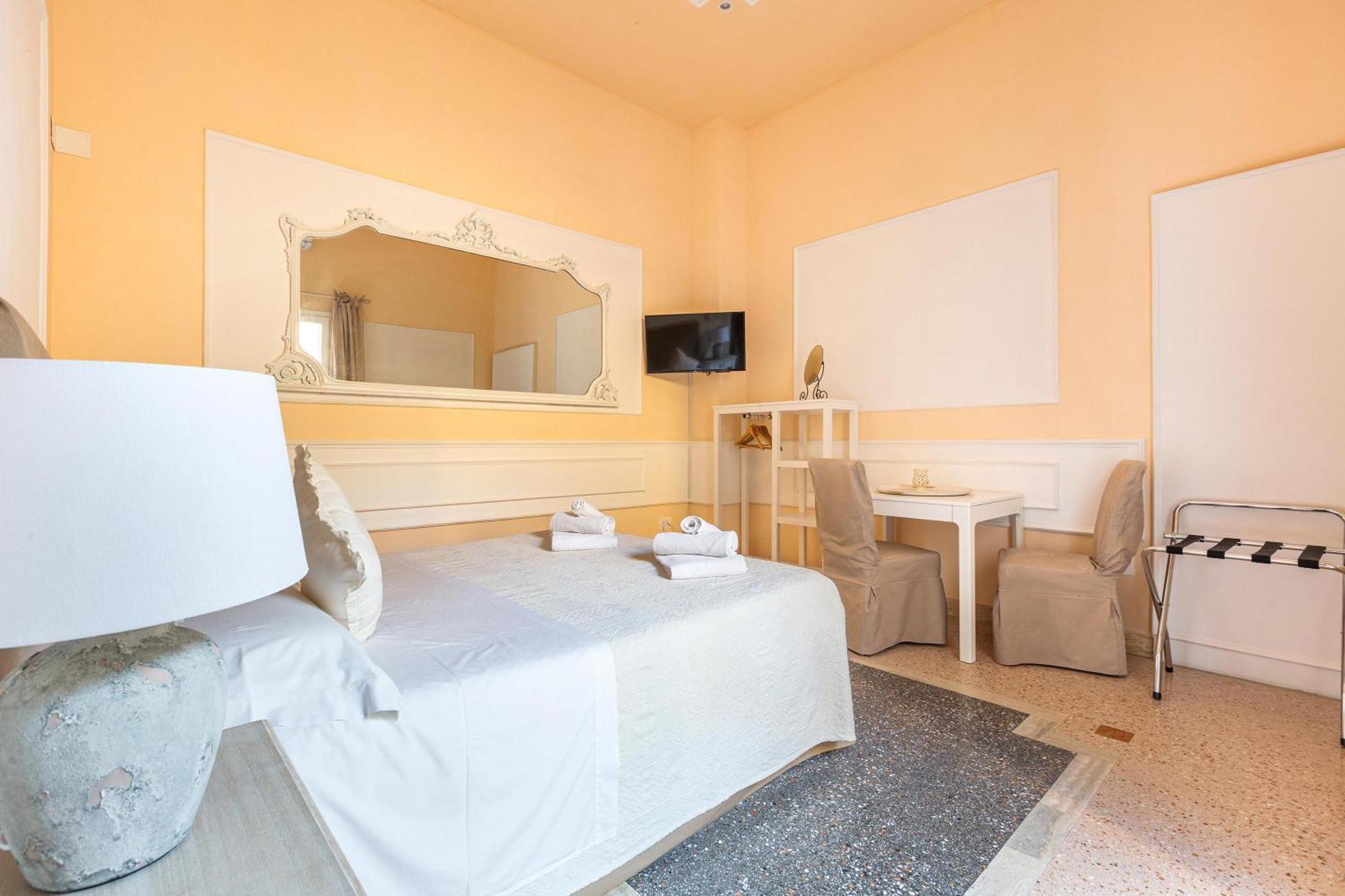 Dimora Le Tre Muse Guesthouse Lecce Esterno foto