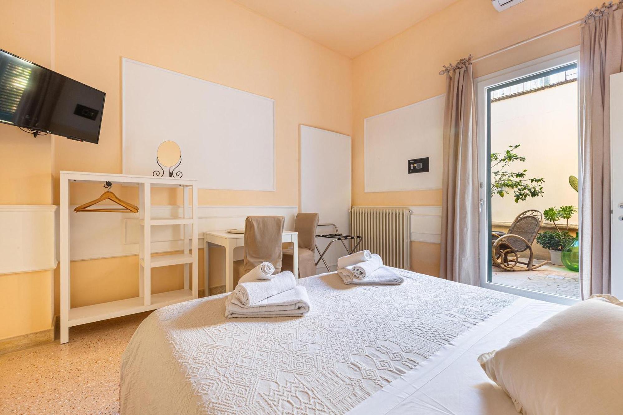 Dimora Le Tre Muse Guesthouse Lecce Esterno foto