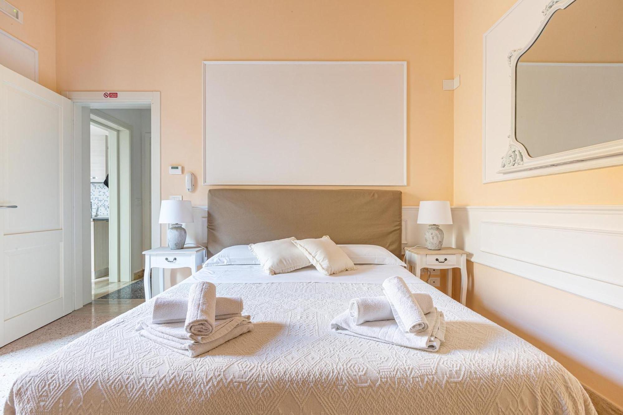 Dimora Le Tre Muse Guesthouse Lecce Esterno foto