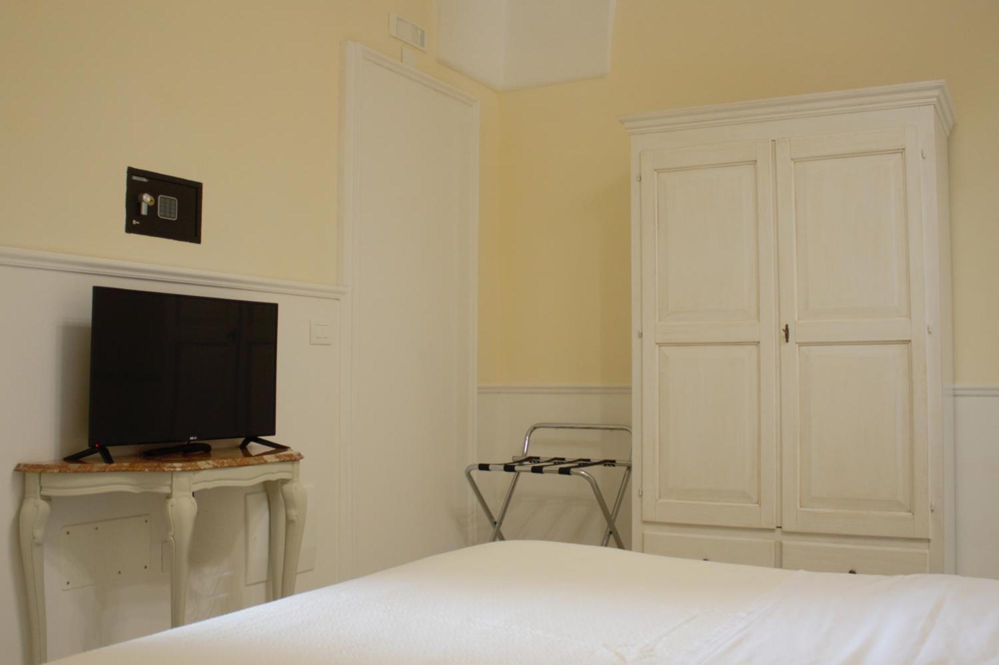 Dimora Le Tre Muse Guesthouse Lecce Esterno foto