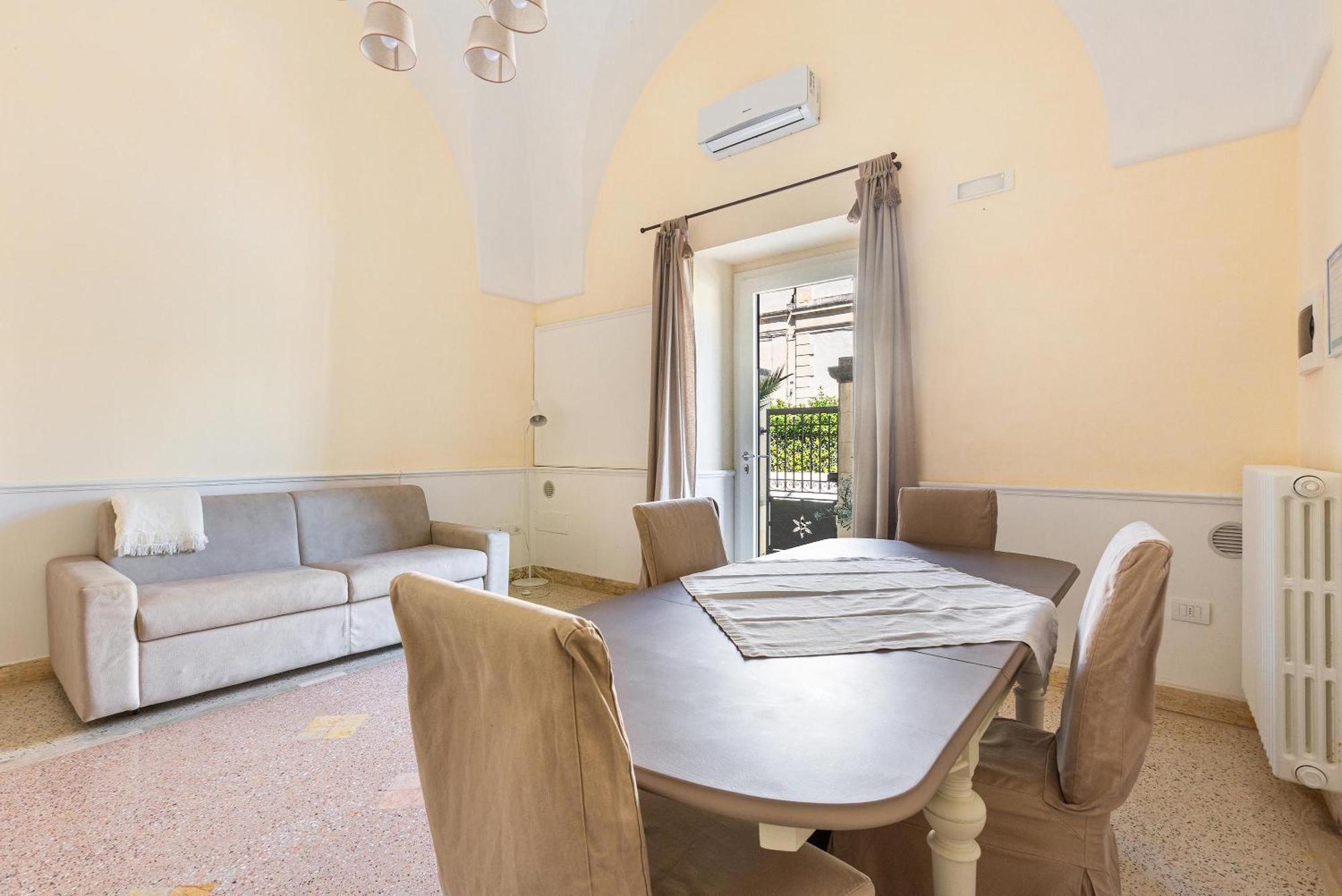 Dimora Le Tre Muse Guesthouse Lecce Esterno foto